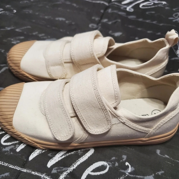 Cat & Jack Haven Sneakers Off White SZ 2 - Picture 3 of 7